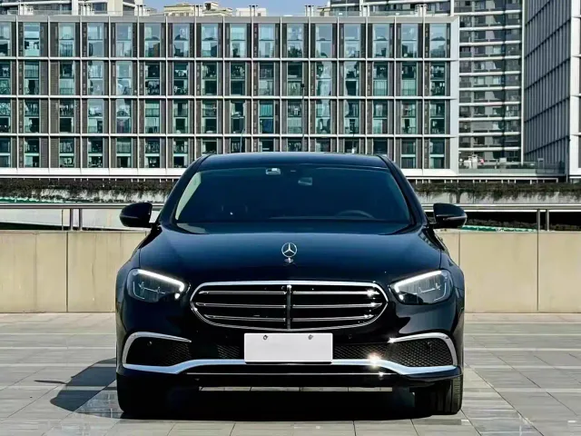 Mercedes-Benz E-Class — Фото автомобиля 2