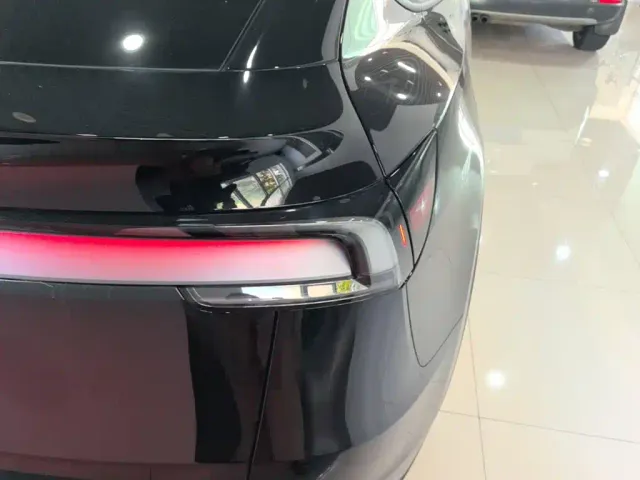 Tesla Model Y — Фото автомобиля 7