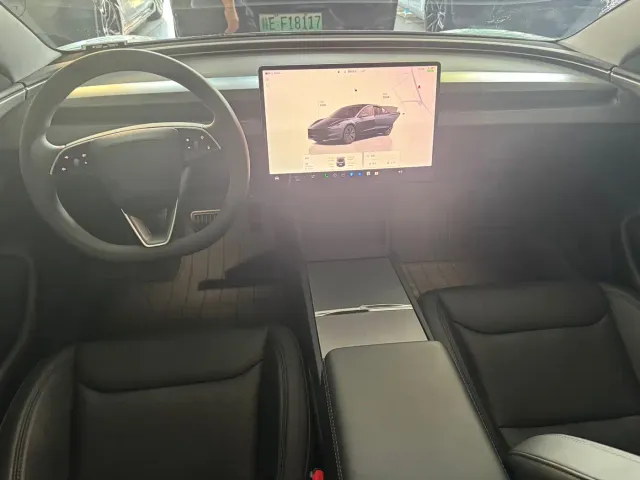 Tesla Model 3 — Фото автомобиля 9