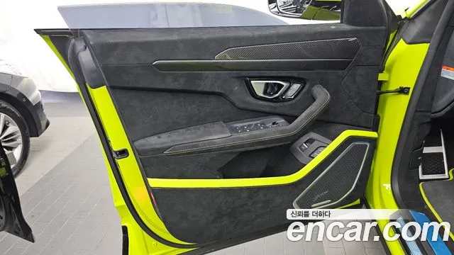 Lamborghini Urus — Фото автомобиля 22