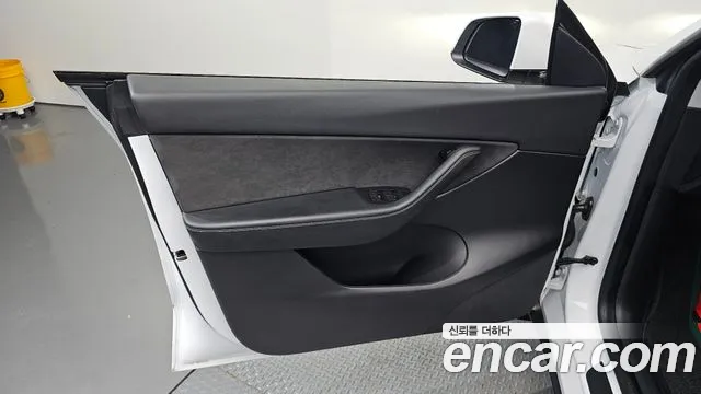 Tesla Model Y — Фото автомобиля 23