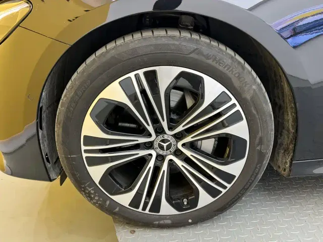 Mercedes-Benz E-Class — Фото автомобиля 10