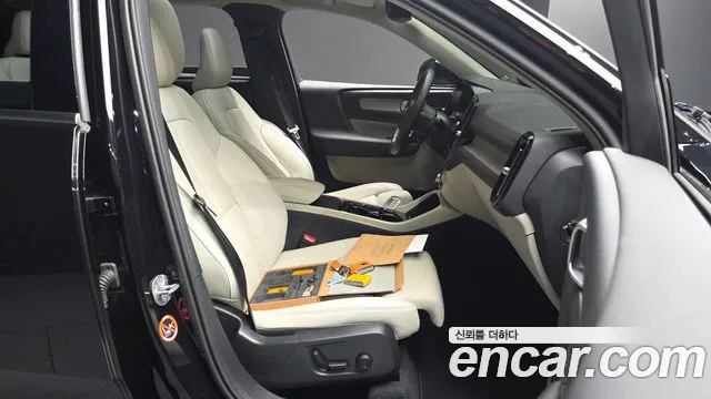 Вольво XC40 B4 Ultra Bright — Фото автомобиля 23