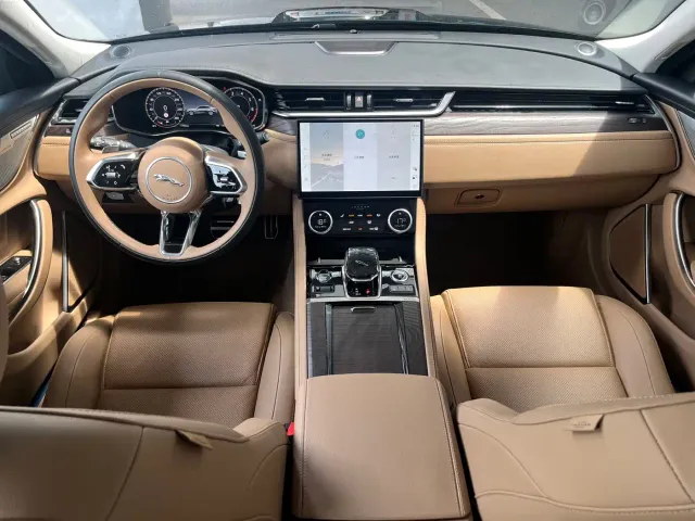Jaguar XFL — Фото автомобиля 5