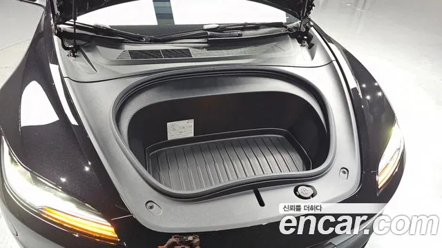 Tesla Model 3 — Фото автомобиля 6