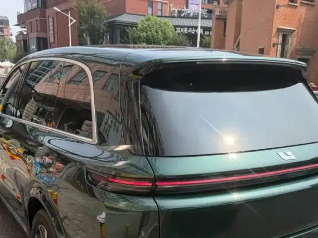 Li Auto L8 — Фото автомобиля 8