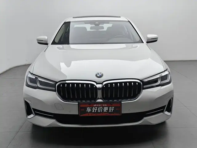 BMW 5 Series — Фото автомобиля 3