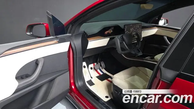 Tesla Model X — Фото автомобиля 15