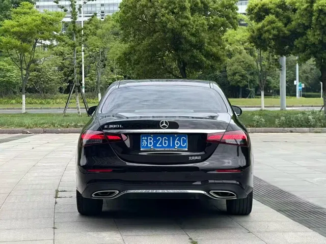 Mercedes-Benz E-Class — Фото автомобиля 8