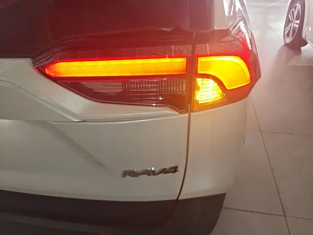 Toyota RAV4 — Фото автомобиля 7