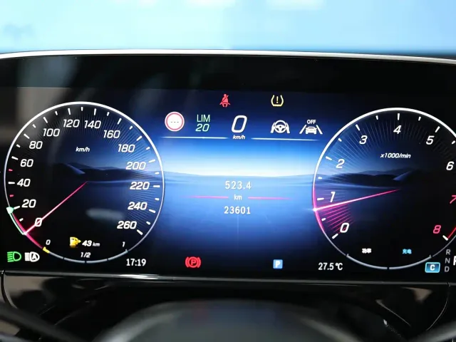 Mercedes-Benz E-Class — Фото автомобиля 11