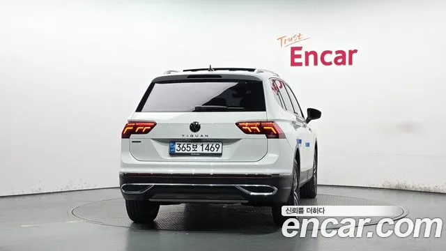 Volkswagen Tiguan — Фото автомобиля 4