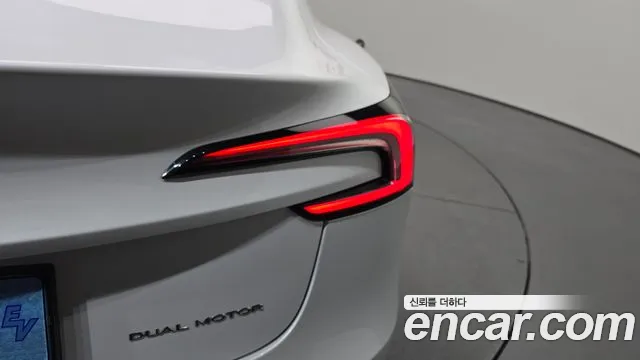 Tesla Model 3 — Фото автомобиля 18