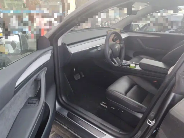 Tesla Model Y — Фото автомобиля 12
