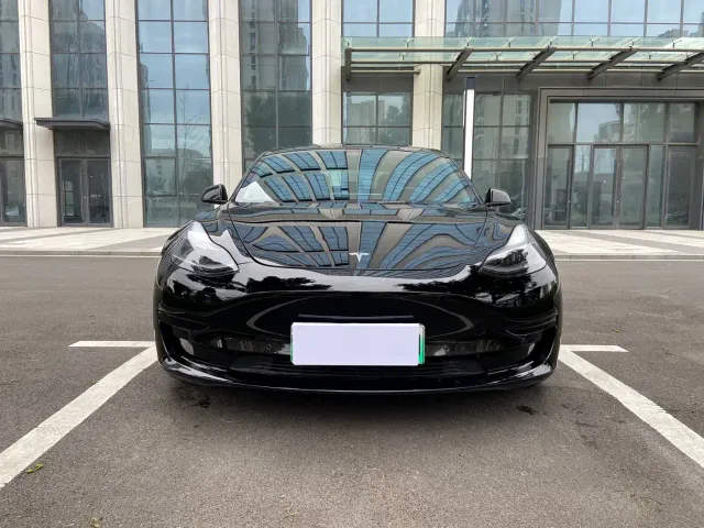 Tesla Model 3 — Фото автомобиля 8