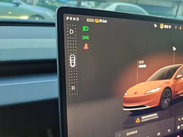 Tesla Model 3 — Фото автомобиля 13