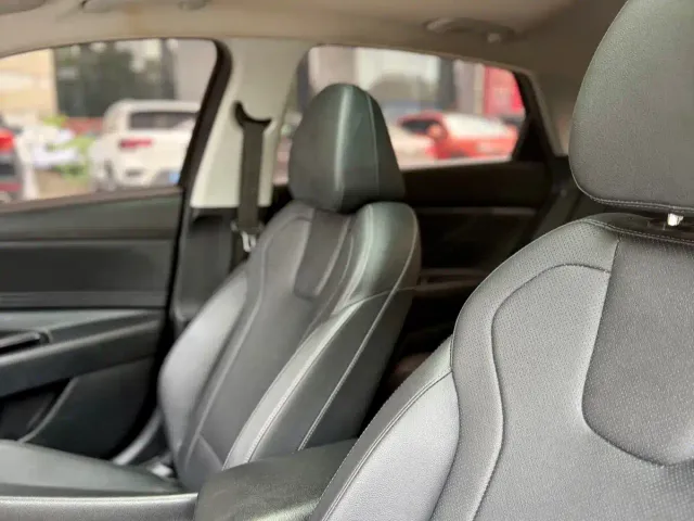 Hyundai Elantra — Фото автомобиля 17