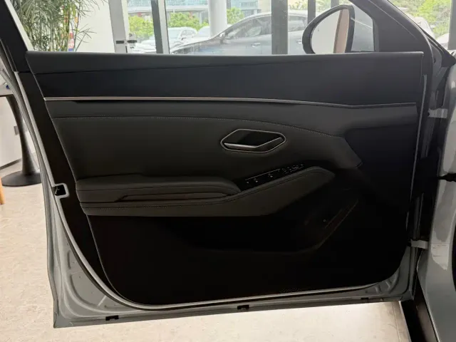 BYD Qin L — Фото автомобиля 9