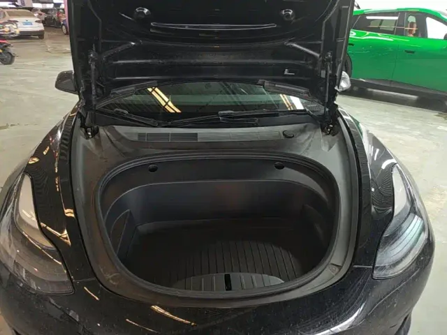Tesla Model 3 — Фото автомобиля 19