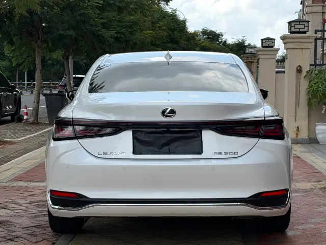 Lexus ES — Фото автомобиля 8