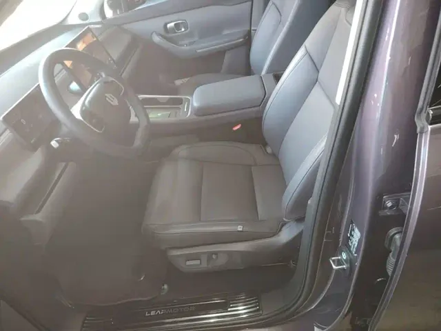 Leapmotor C10 — Фото автомобиля 14