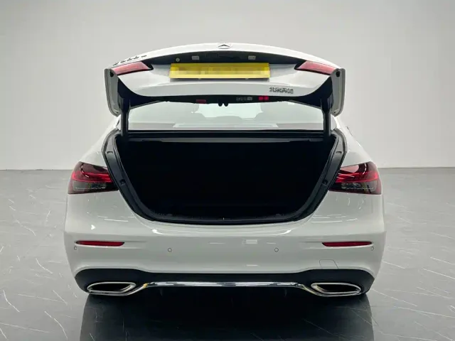 Mercedes-Benz E-Class — Фото автомобиля 11