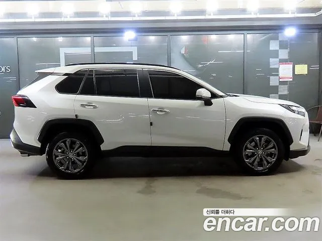 Toyota RAV4 — Фото автомобиля 3