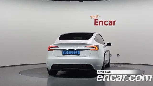 Tesla Model 3 — Фото автомобиля 3