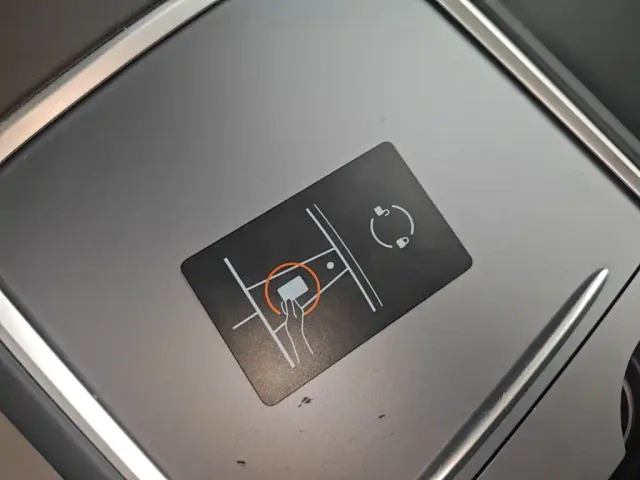 Tesla Model Y — Фото автомобиля 8