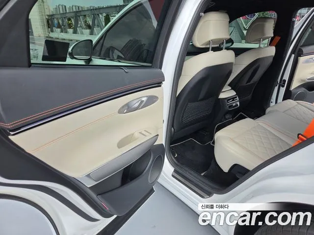 Genesis GV70 — Фото автомобиля 11
