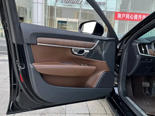 Volvo S90 — Фото автомобиля 14