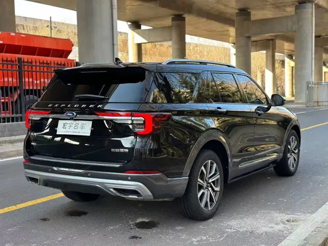 Ford Explorer — Фото автомобиля 24