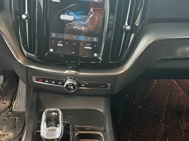 Volvo XC60 — Фото автомобиля 9