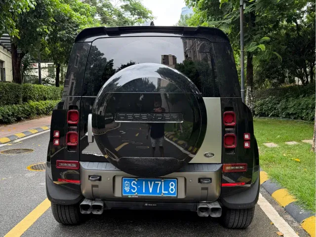 Land Rover Defender — Фото автомобиля 4