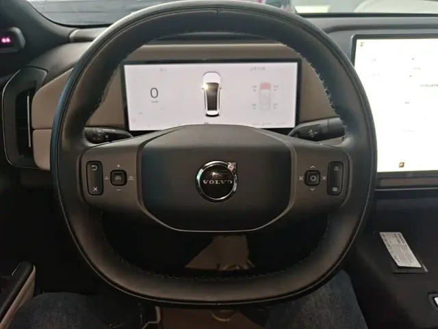 Volvo XC70 Plug-in Hybrid — Фото автомобиля 10