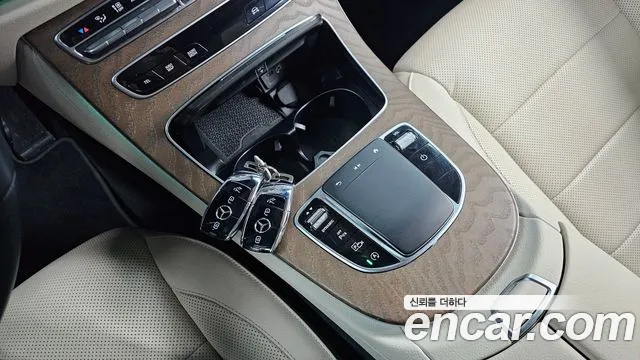 Mercedes-Benz E-Class — Фото автомобиля 9