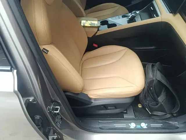 Roewe RX5 — Фото автомобиля 24