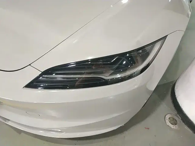 Tesla Model 3 — Фото автомобиля 23