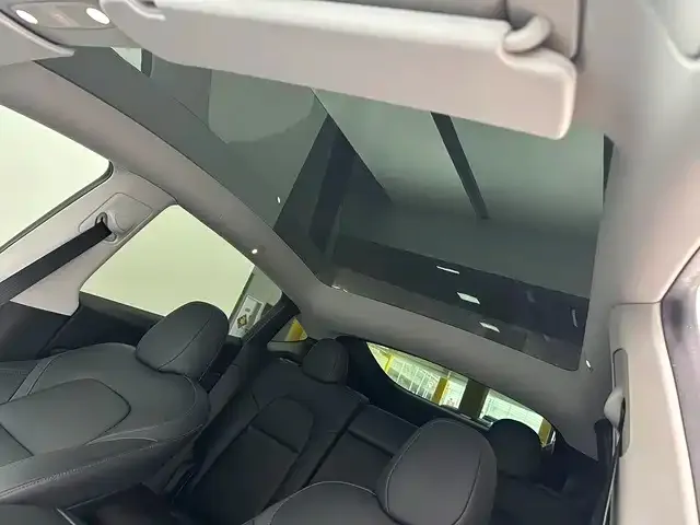 Tesla Model Y — Фото автомобиля 14