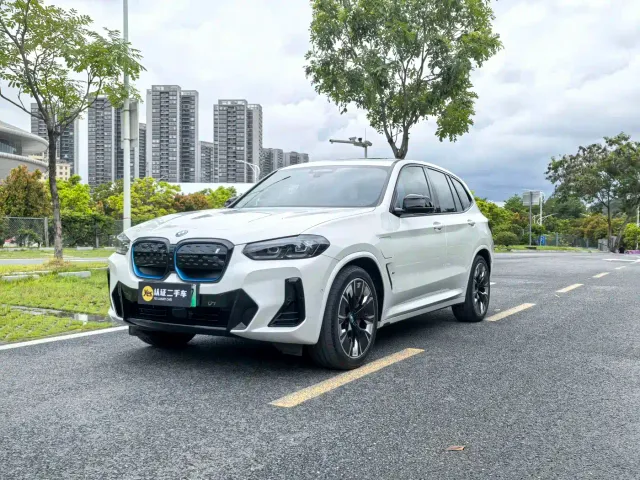 Фотография автомобиля — BMW iX3