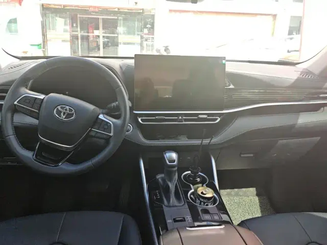 Toyota Highlander — Фото автомобиля 12