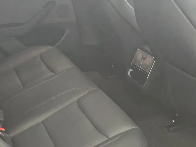 Tesla Model 3 — Фото автомобиля 8