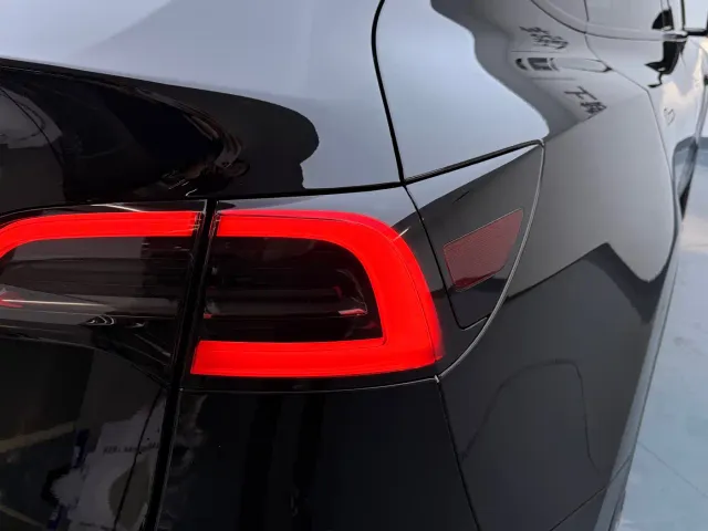Tesla Model Y — Фото автомобиля 16