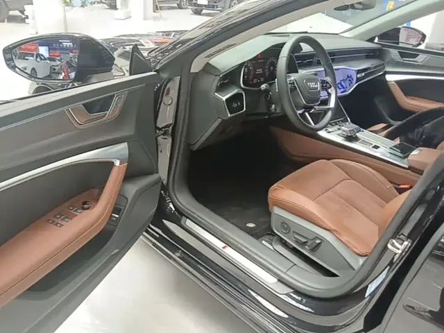 Audi A7L — Фото автомобиля 14