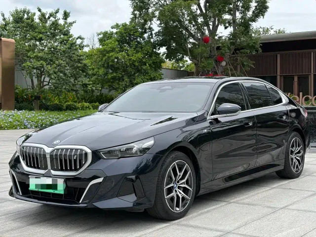 BMW i5 — Фото автомобиля 2