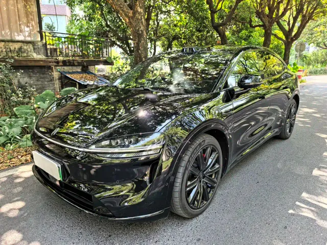 Фотография автомобиля — Luxeed R7