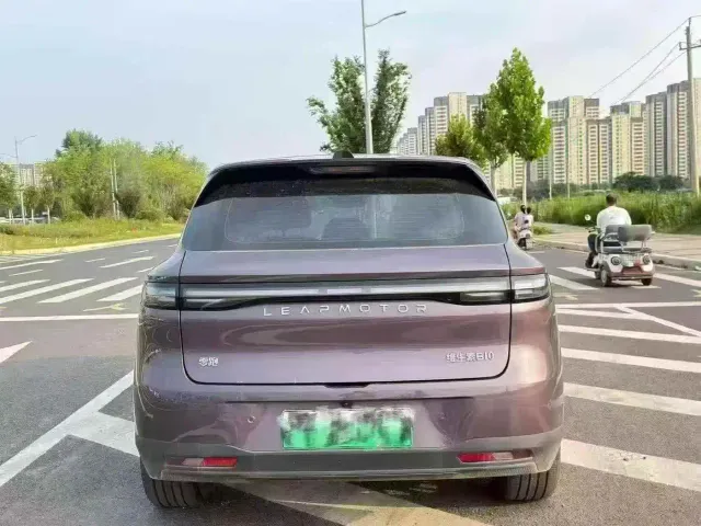 Leapmotor B10 — Фото автомобиля 8