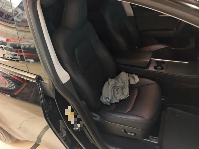Tesla Model Y — Фото автомобиля 19