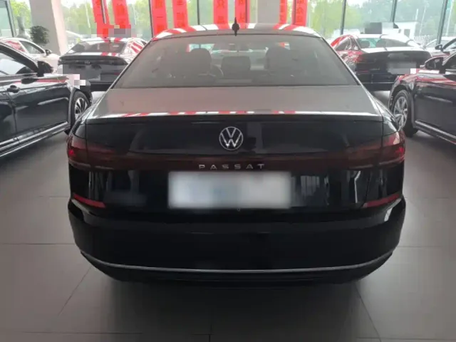 Volkswagen Passat — Фото автомобиля 5
