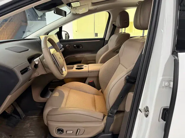 Li Auto i8 — Фото автомобиля 11